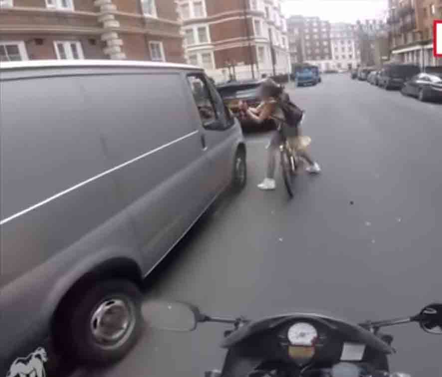 Young girl harassed in London, she takes revenge on them, viral video