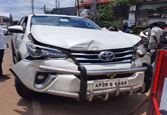 MP Mopidevi Venkata Ramana Car Road Accident