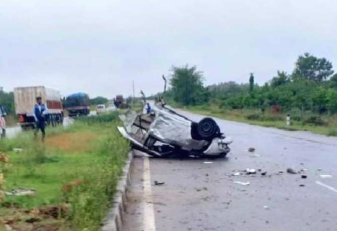 Three killed in road accident at Chattarpur