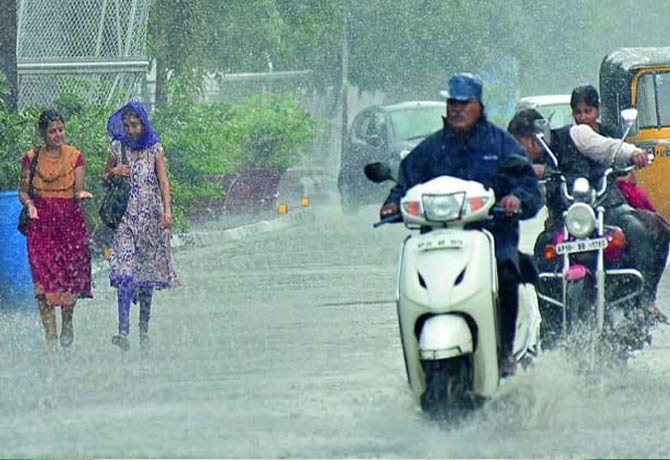 Rains in many places in Hyderabad