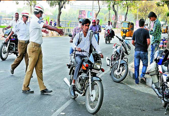 special drive of traffic police in hyderabad