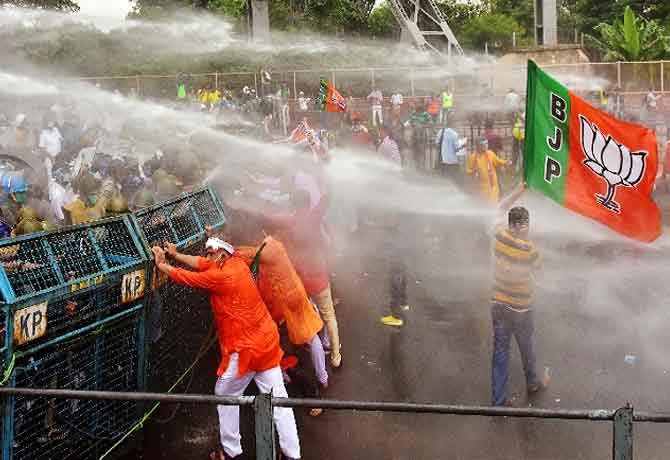 West Bengal Police Lathi-Charge On BJP Workers