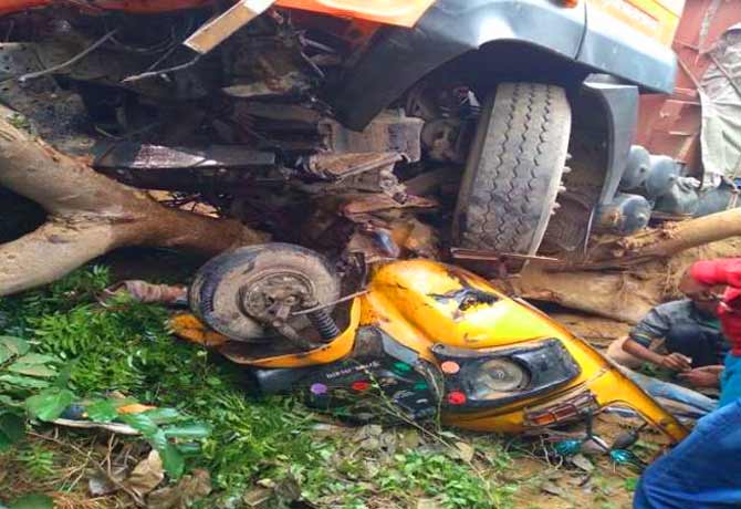 Four killed in road accident At Firozabad