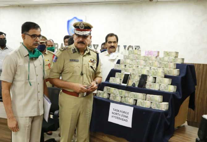 Rs 1 crore hawala money seized in Hyderabad