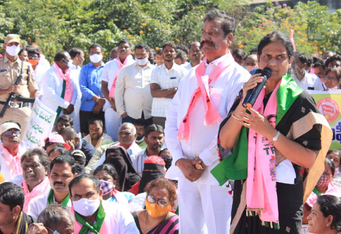 Minister Sabitha Reddy participated in Bharat Bandh