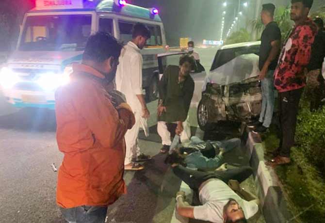 8 Injured in Road Accident At Himayat Sagar