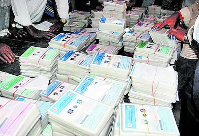 Holders of TV and fridge are ineligible for ration card:Karnataka Govt