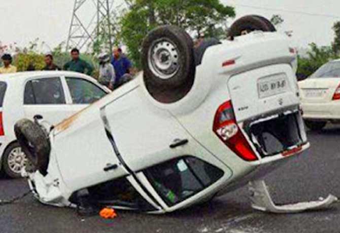 one dead one injured in road accident at Abdullahpurmet