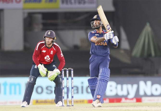 England target 186 runs