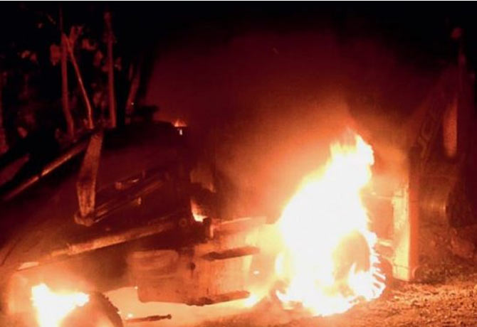 Five vehicles fired by Maoist in Chhatishgarh