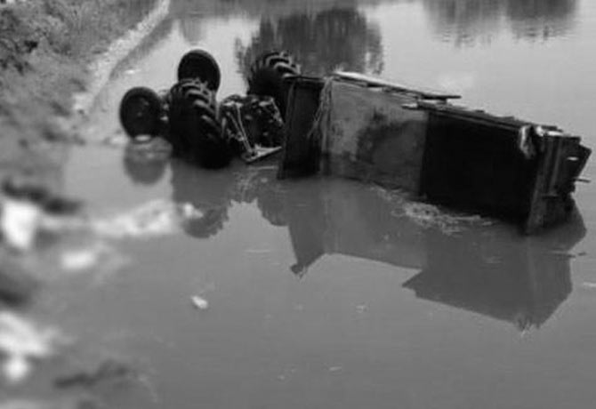5 Members dead in Tractor roll over accident