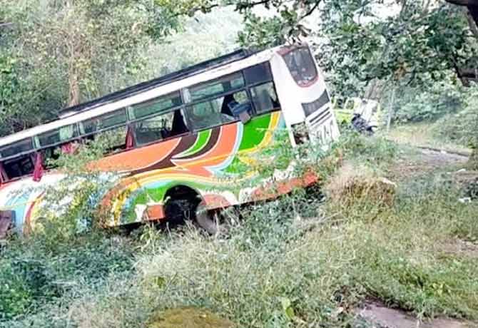 15 killed in bus accident in Pakistan