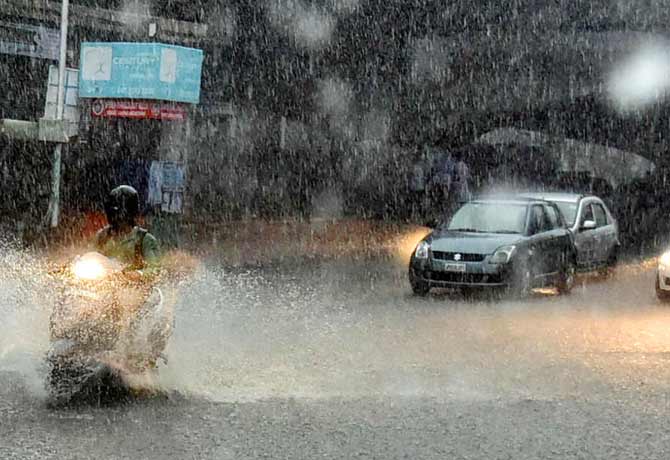 Heavy rain in many parts of Hyderabad