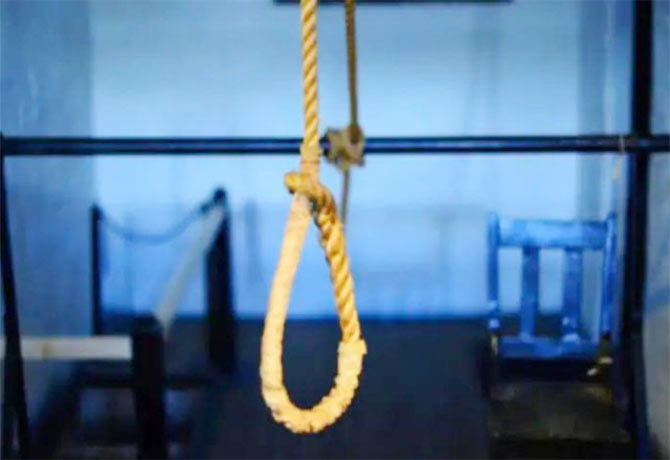 Inter Student dies after hangs herself in Nalgonda