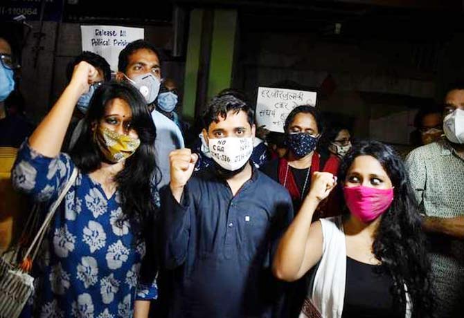 SC won't intervene in High Court order granting bail to student activists