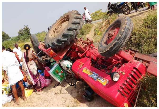 12 injured in road accident at kamareddy district