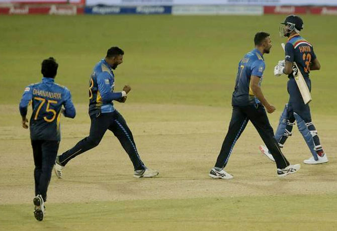 IND vs SL 2nd ODI: Manish and Hardik dismissed