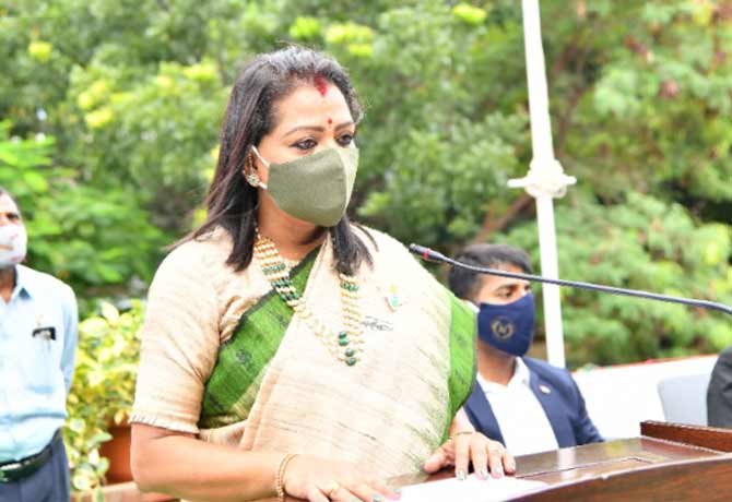 Mayor Gadwal Vijayalakshmi Hoist Flag In GHMC Head Office