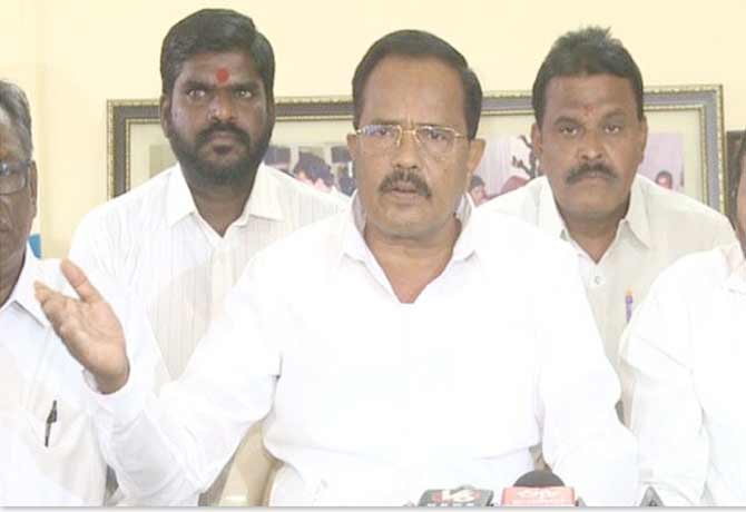 Former Minister Motkupalli Narasimhulu praises CM KCR