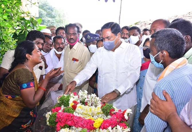 Errabelli dayakar rao condolence on Sindhuja dead