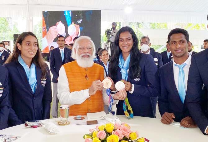 PM Modi hosted dinner for Olympic winners at his residence