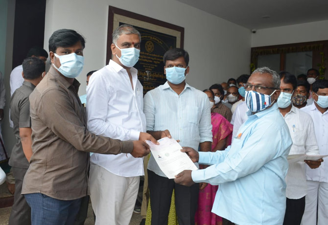 Harish Rao distributes CMRF Cheques to poor in Siddipet