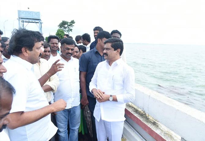 Vemula reached to Sri ram sagar project