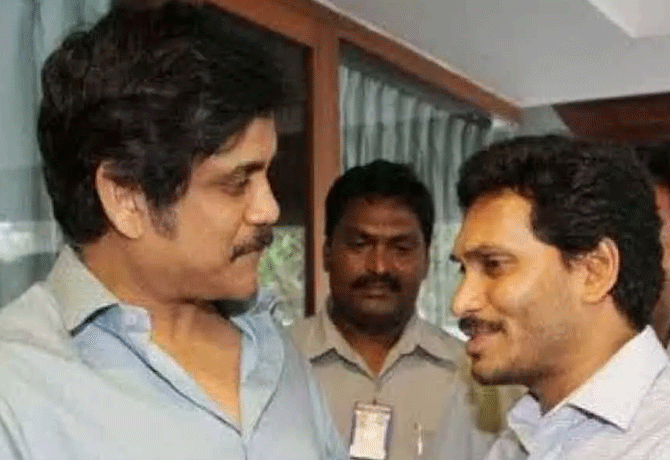 Tollywood actor Nagarjuna meets YS Jagan