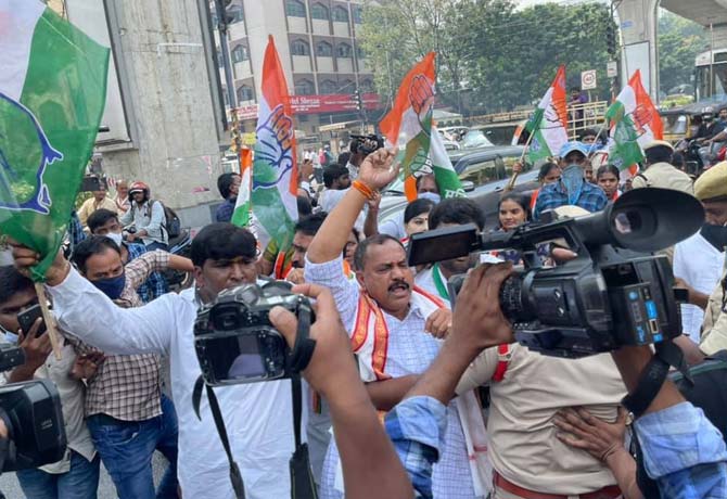 Congress workers geared on BJP Office