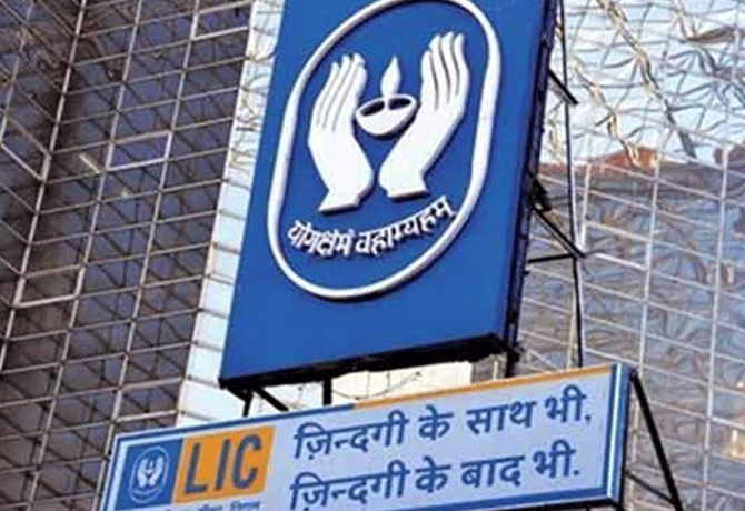 Union Minister Bhagwat Kishanrao visits LIC Central Office