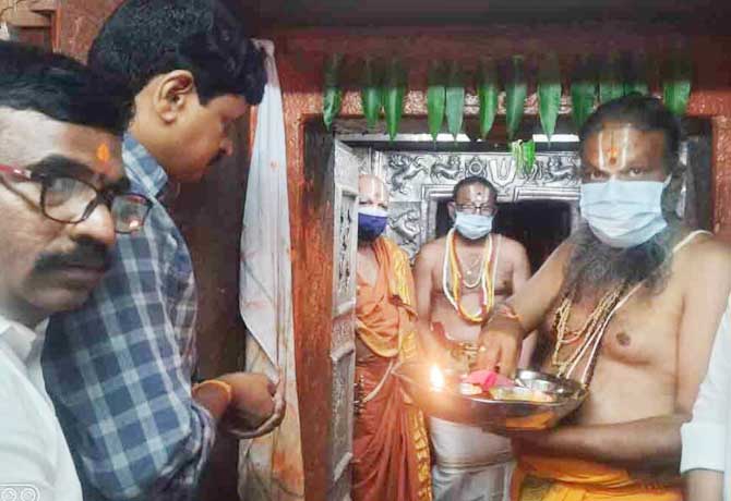 Santosh Kumar Visits Kondagattu Sri Anjaneyaswamy