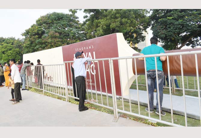 Largest cricket bat in world on Tank Bund