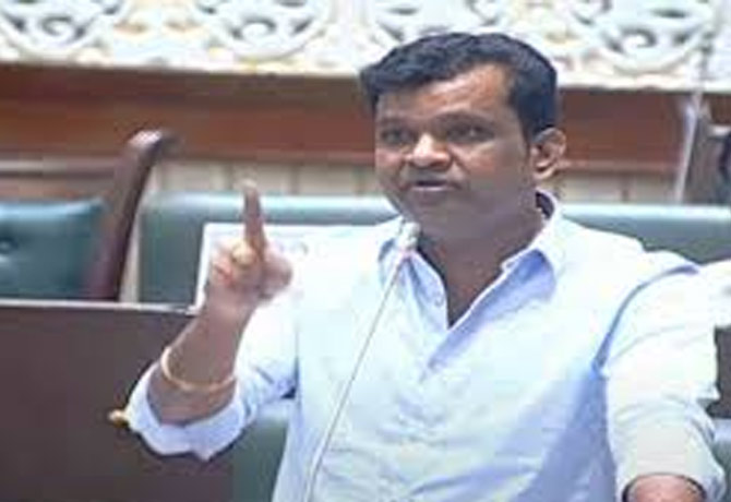 Gadari kishor praised Dalit bandhu