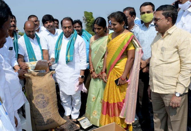Indrakaran Reddy inaugurates grain procurement center 