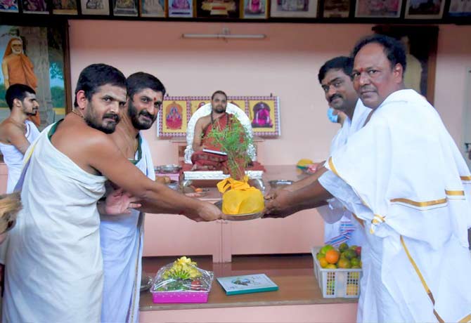 Bharati swamiji plant tree in Green India challenge