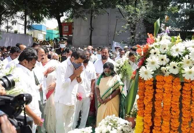 Governors tribute to Mahatma gandhi