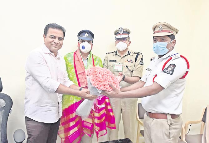 Minister KTR Felicitates Traffic SI and Constable