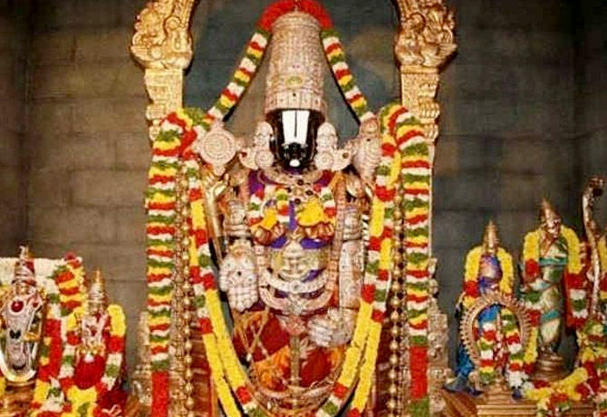 Huge Devotees visits Tirumala Temple