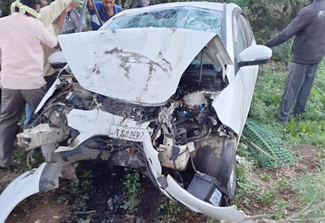4 Killed in Road Accident in Manakondur