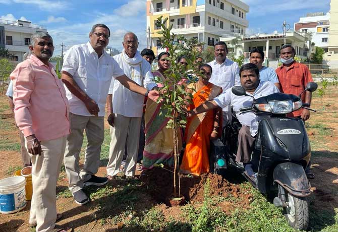 Corporator planted Trees in Green India challenge