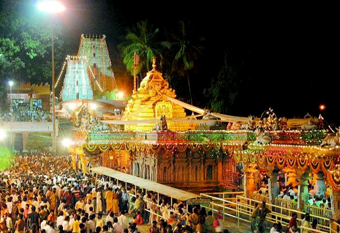 Huge devotees visit Srisailam Temple
