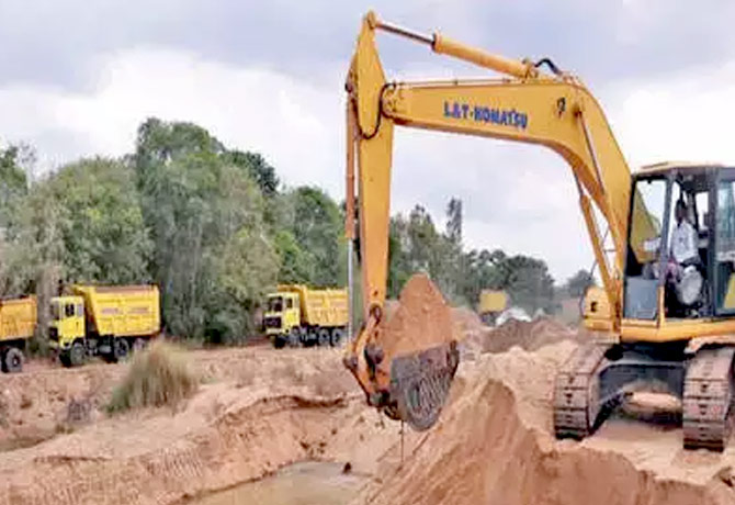 VRA killed after sand mafia attack in Nizamabad