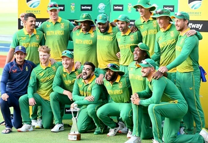 South Africa win by 4 runs Against India in 3rd ODI