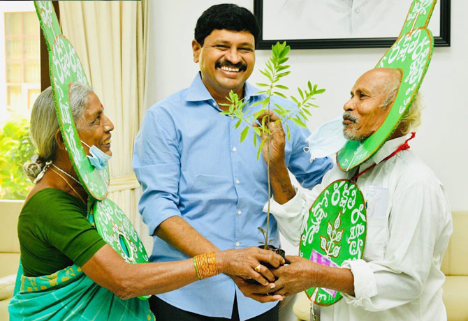 Vanajeevi Ramaiah meets MP Santosh Kumar