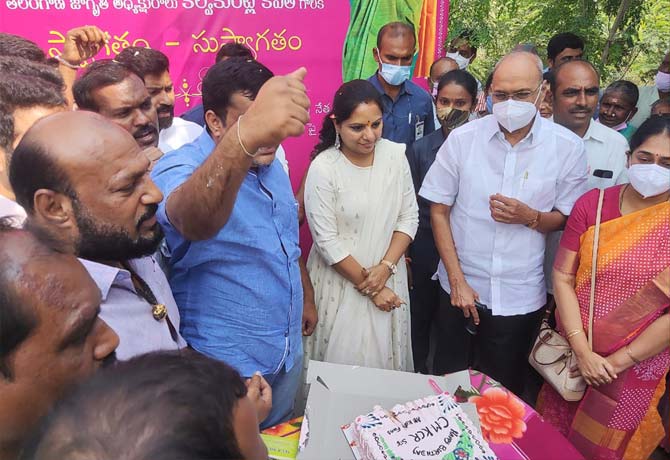 MLC Kavitha reached tirupati