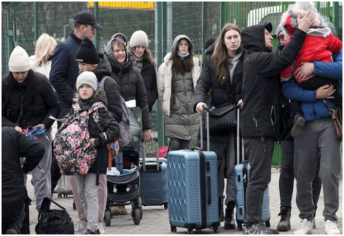 Ukrainians moving to neighboring countries