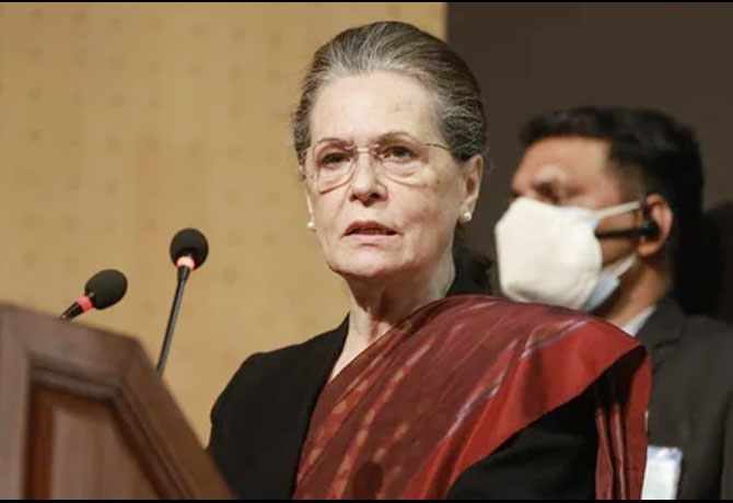 bjp is distorting history says sonia gandhi