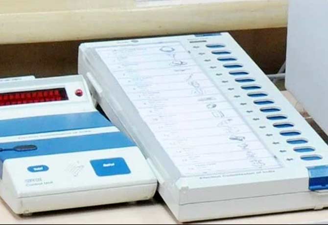 SP Claims EVMs stolen in Varanasi