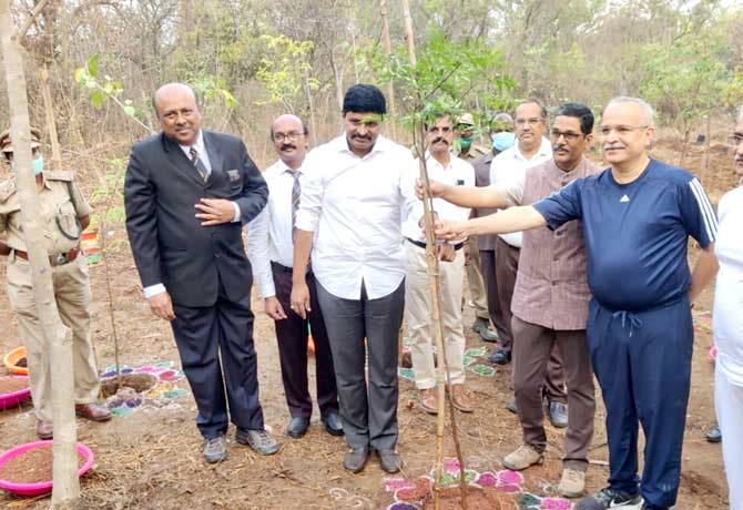 Justice Satish Chandra plant Sapling in KBR Park