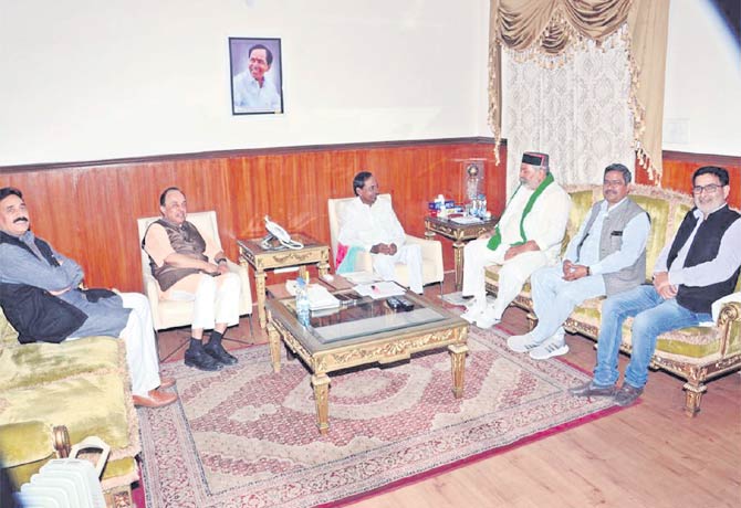 CM KCR talks with several leaders in Delhi